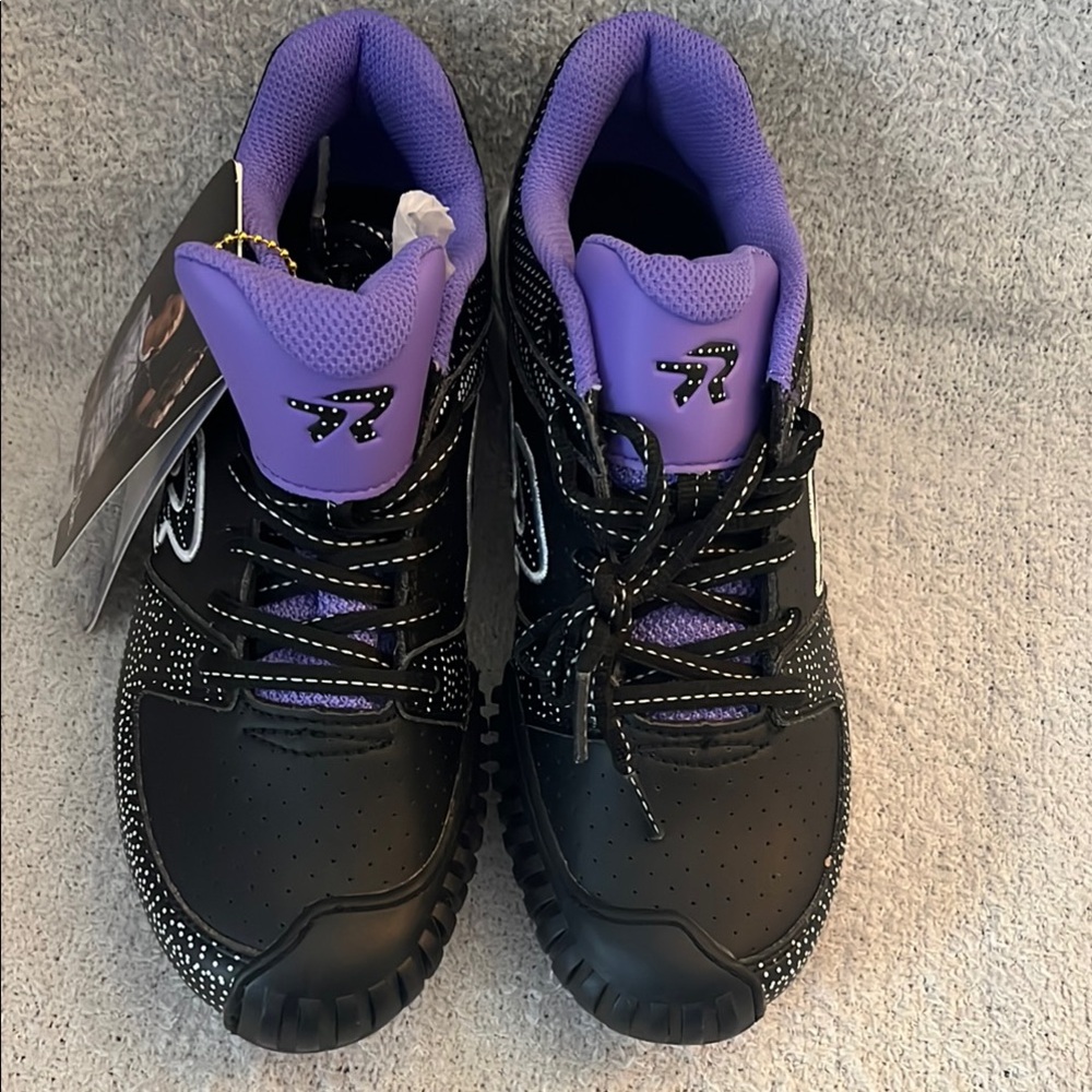 NWT Women’s Size 7 Ringor Rip It Pitching Tow Black and Purple Softball Shoes